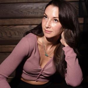 Kerryn Feehan (Netflix, Comedy Central) Headlines The Riot Comedy Club