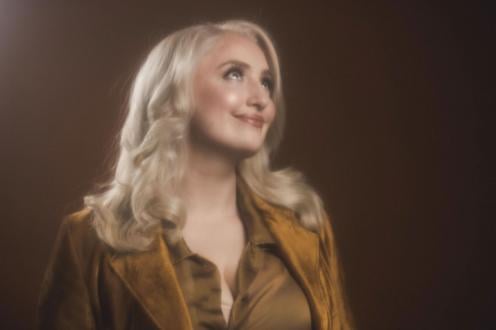 Comedian Sophie Buddle (The Tonight Show, Sirius XM, Kevin Hart's LOL) Headlines The Riot Comedy Club