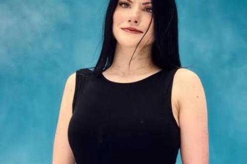 Comedian Courtney Gilmour (Don’t Tell Comedy) Headlines The Riot Houston