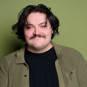 Colin Armstrong Headlines The Riot Comedy Club