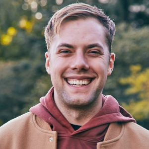 Bo Johnson (Don't Tell Comedy) Headlines The Riot Comedy Club