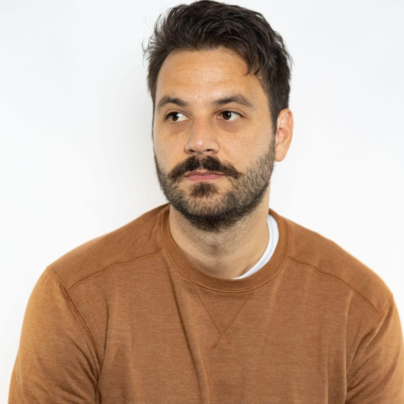Henry Sir (Don't Tell Comedy) Headlines The Riot Comedy Club