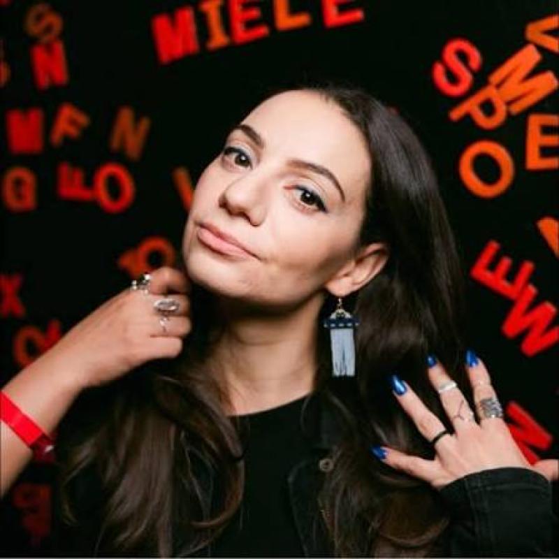 Liz Miele (Comedy Central) Headlines The Riot Comedy Club