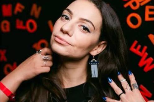 Liz Miele (Comedy Central) Headlines The Riot Comedy Club